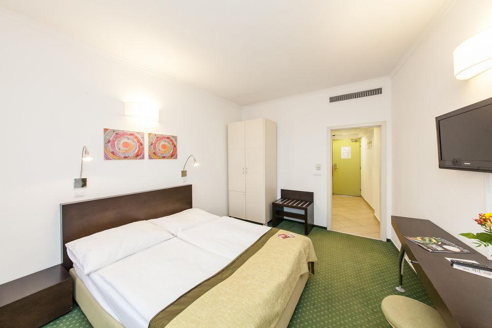 Hotel Vitkov Prague Exterior photo