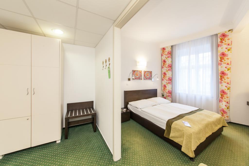 Hotel Vitkov Prague Exterior photo
