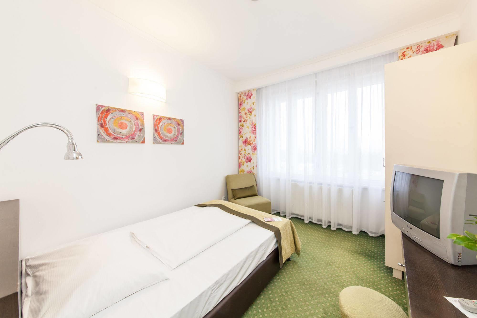 Hotel Vitkov Prague Exterior photo