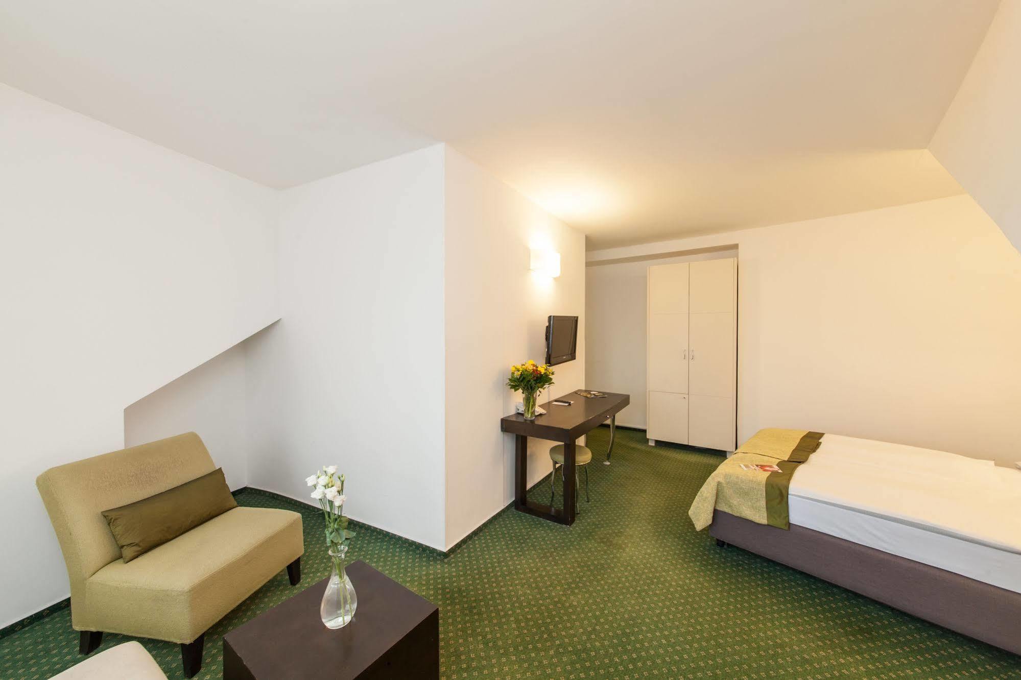 Hotel Vitkov Prague Exterior photo